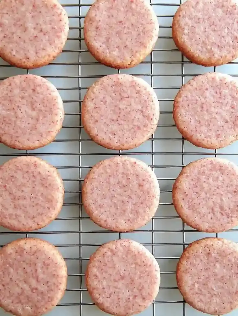 Easy Strawberry Shortbread Cookies Recipe
